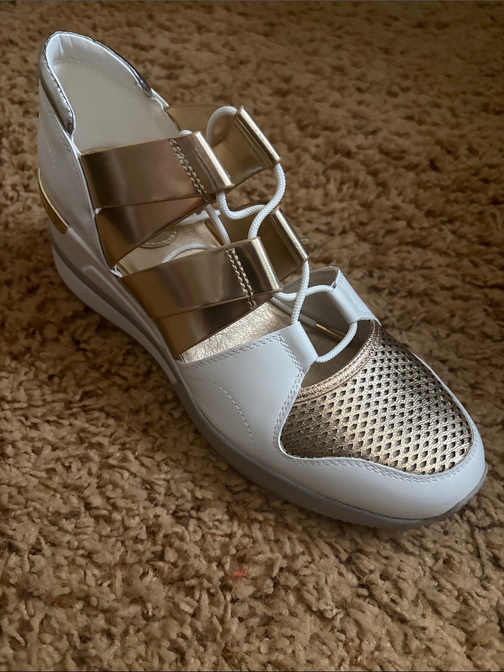 MICHAEL Michael Kors Beckett Trainer Box Label in Pale Gold and White